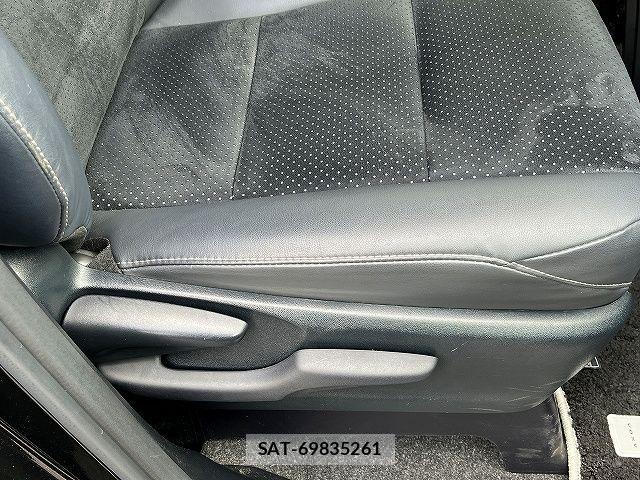 Toyota VOXY 2021-03 8629628-23