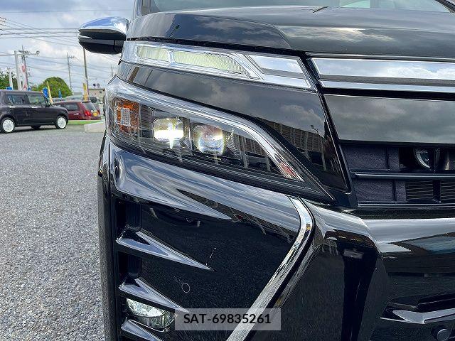 Toyota VOXY 2021-03 8629628-24