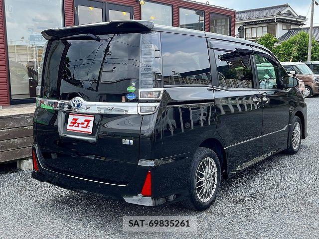 Toyota VOXY 2021-03 8629628-2