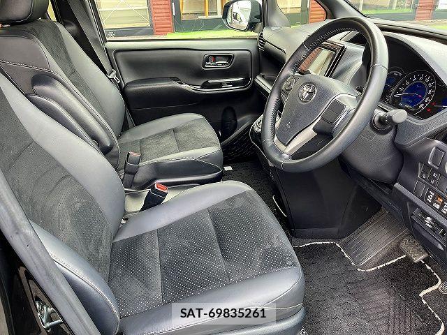 Toyota VOXY 2021-03 8629628-3