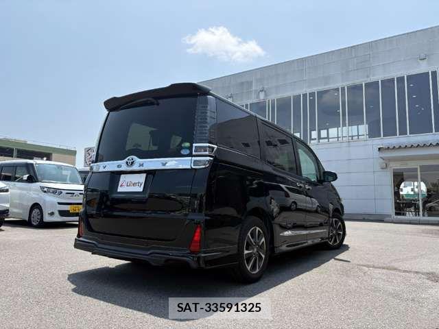 Toyota VOXY 2019-08 8629644-11
