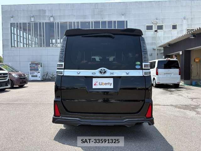 Toyota VOXY 2019-08 8629644-12