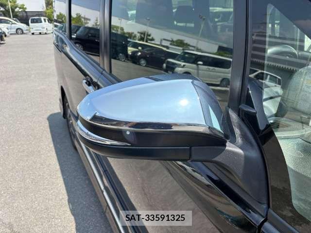 Toyota VOXY 2019-08 8629644-16