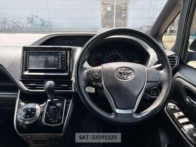 Toyota VOXY 2019-08 8629644-1