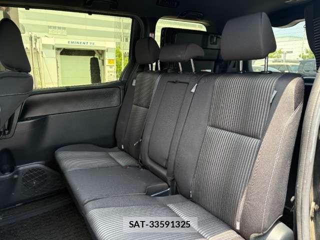 Toyota VOXY 2019-08 8629644-19