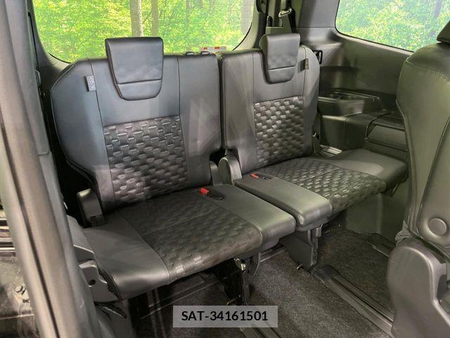 Toyota VOXY 2023-03 8629618-9