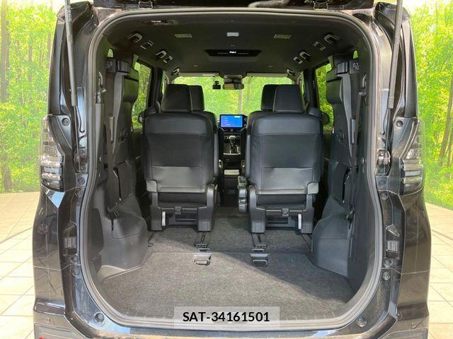 Toyota VOXY 2023-03 8629618-10