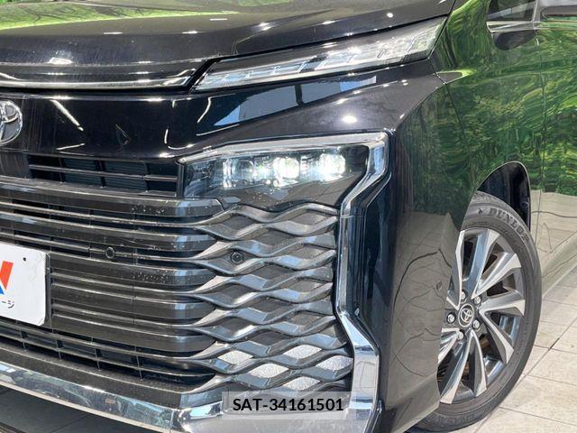 Toyota VOXY 2023-03 8629618-12
