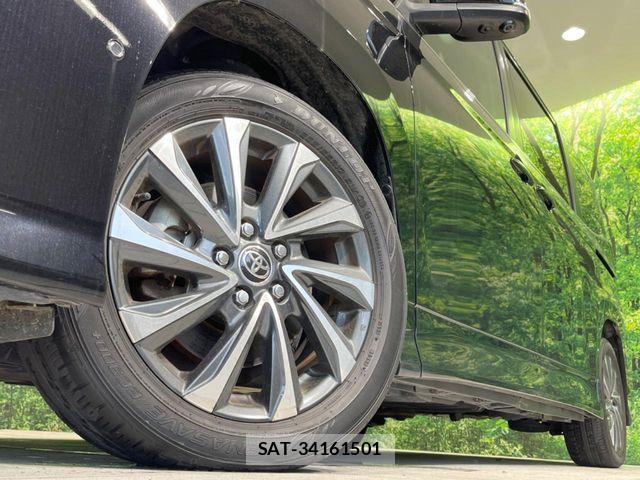 Toyota VOXY 2023-03 8629618-13