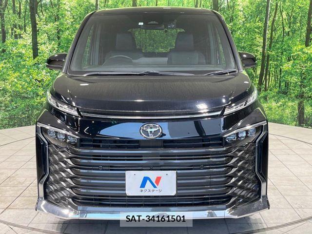 Toyota VOXY 2023-03 8629618-14
