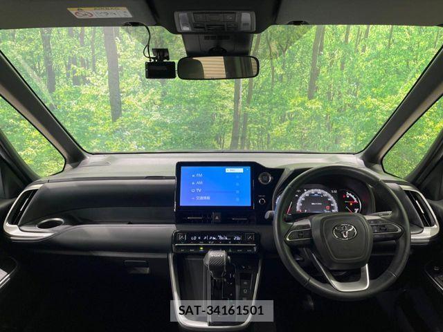 Toyota VOXY 2023-03 8629618-1