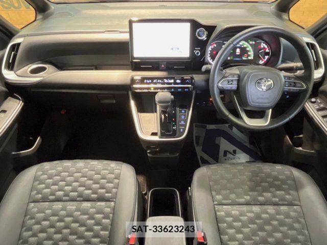 Toyota VOXY 2023-07 8667117-1