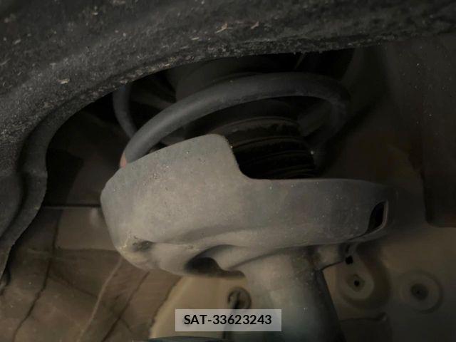 Toyota VOXY 2023-07 8667117-19