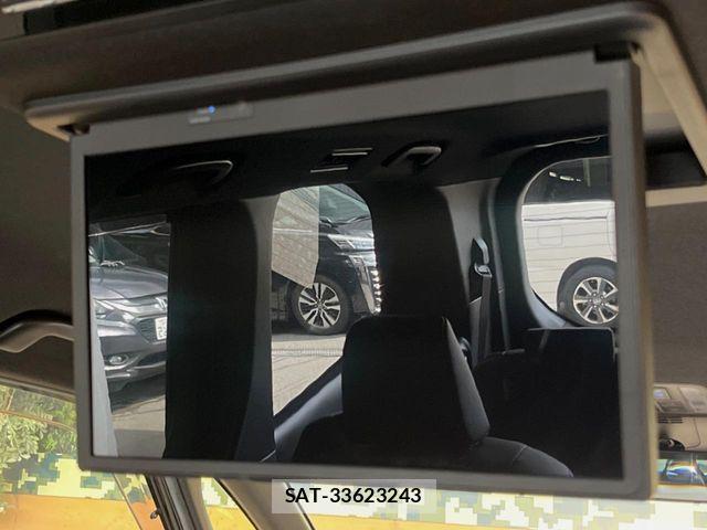 Toyota VOXY 2023-07 8667117-4