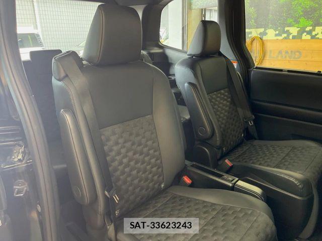 Toyota VOXY 2023-07 8667117-7