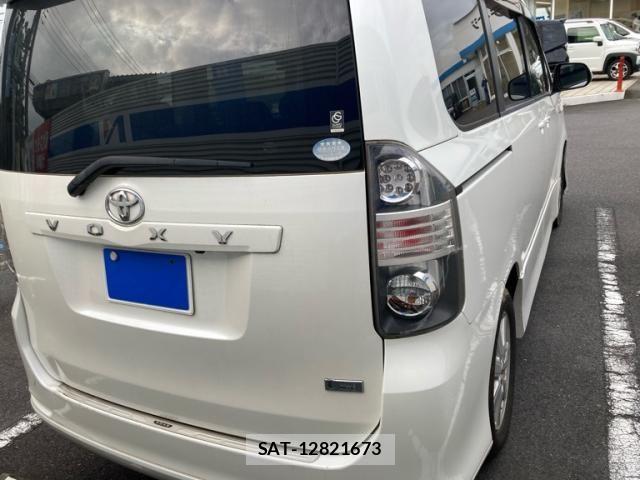 Toyota VOXY 2008-01 8667128-3