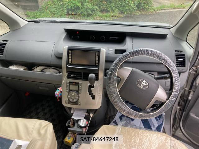 Toyota VOXY 2009-06 8662334-16