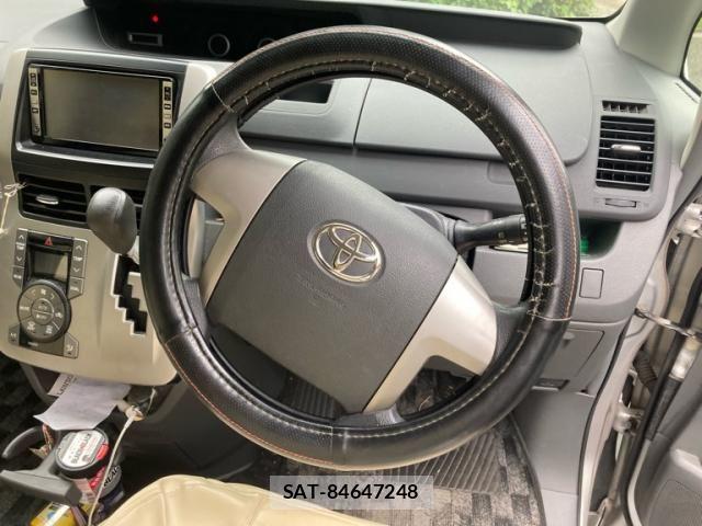 Toyota VOXY 2009-06 8662334-17