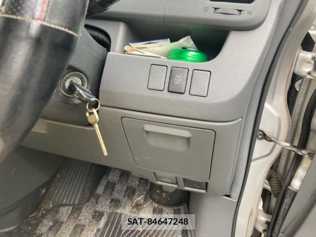 Toyota VOXY 2009-06 8662334-18