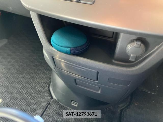 Toyota VOXY 2008-04 8662335-21