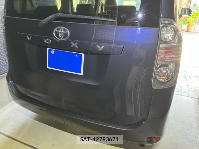 Toyota VOXY 2008-04 8662335-7