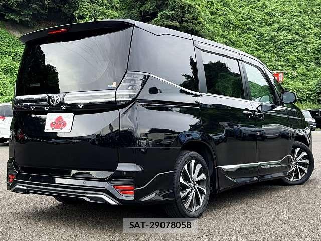 Toyota VOXY 2022-03 8662267-2