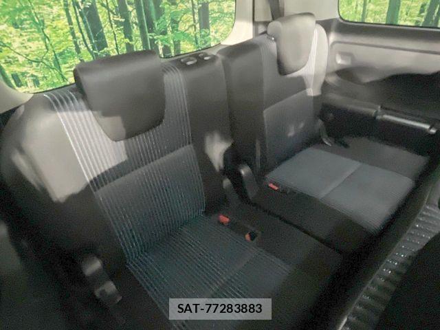 Toyota VOXY 2016-11 8662283-9