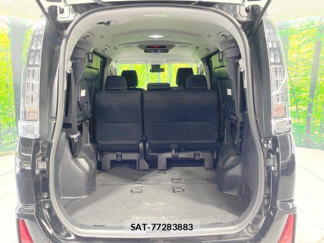 Toyota VOXY 2016-11 8662283-10