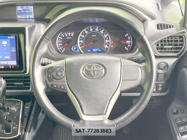 Toyota VOXY 2016-11 8662283-11