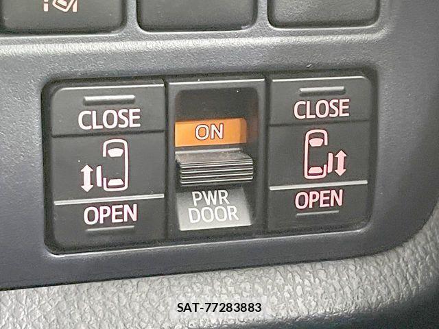 Toyota VOXY 2016-11 8662283-5