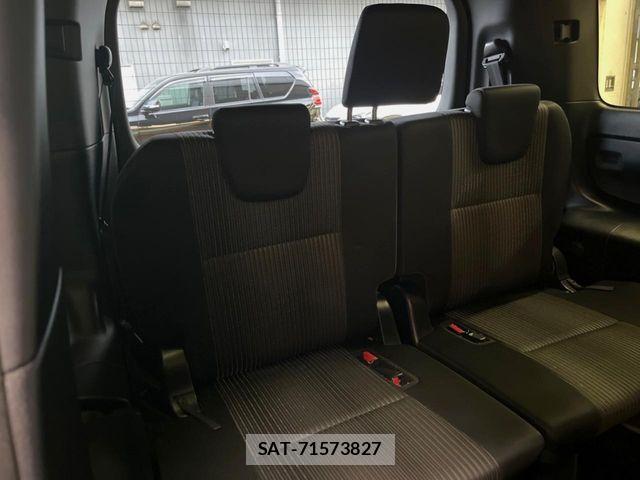 Toyota VOXY 2019-02 8662284-9