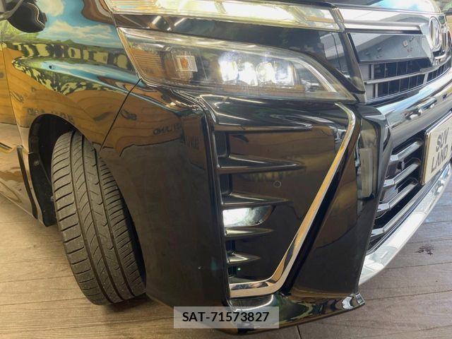 Toyota VOXY 2019-02 8662284-12