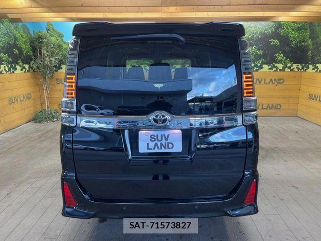 Toyota VOXY 2019-02 8662284-15