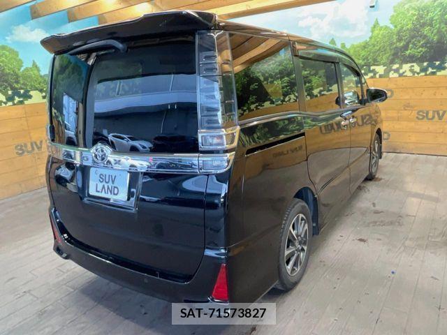 Toyota VOXY 2019-02 8662284-16