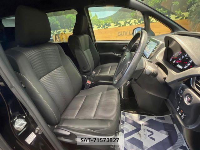 Toyota VOXY 2019-02 8662284-7