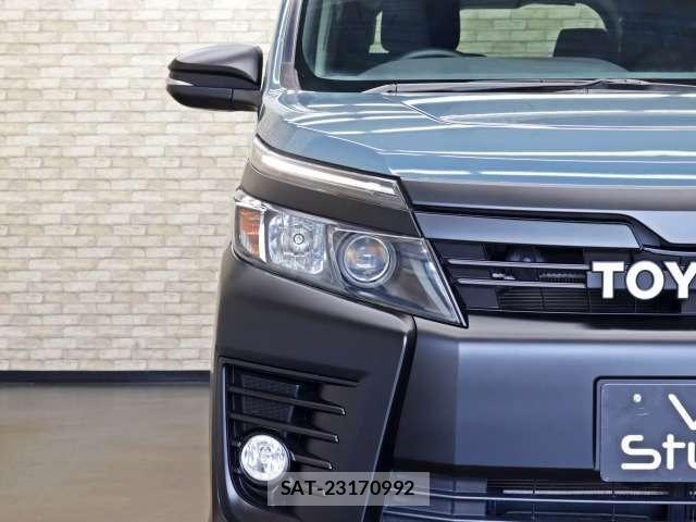 Toyota VOXY 2016-03 8662272-9