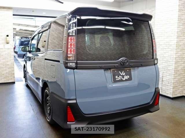 Toyota VOXY 2016-03 8662272-15