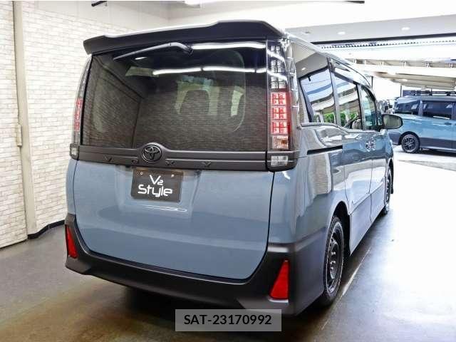 Toyota VOXY 2016-03 8662272-16
