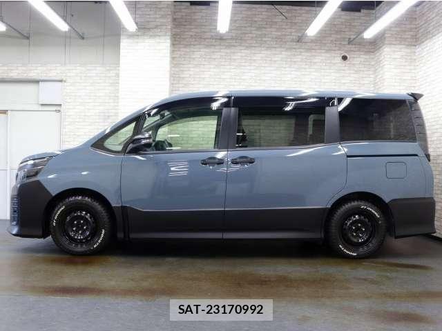 Toyota VOXY 2016-03 8662272-1