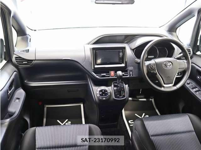 Toyota VOXY 2016-03 8662272-21