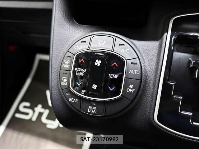 Toyota VOXY 2016-03 8662272-26