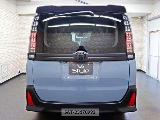 Toyota VOXY 2016-03 8662272-2