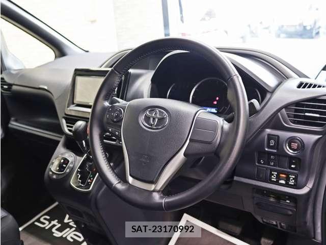 Toyota VOXY 2016-03 8662272-29