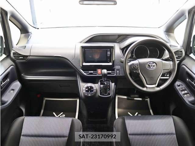 Toyota VOXY 2016-03 8662272-3
