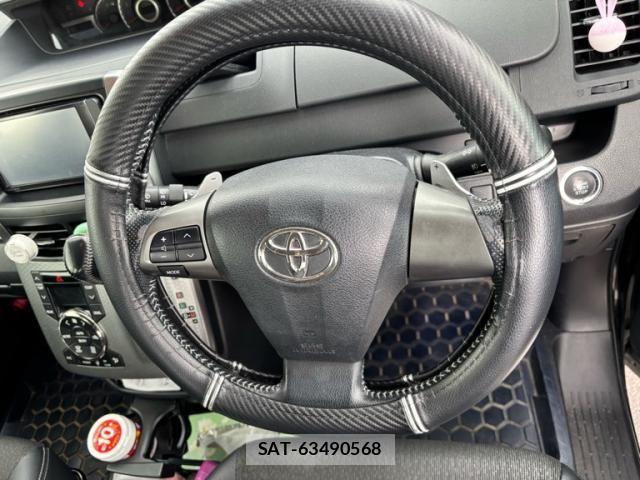 Toyota VOXY 2013-08 8667124-9