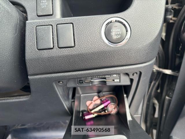 Toyota VOXY 2013-08 8667124-11