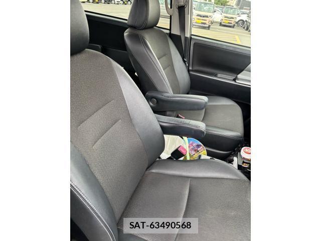 Toyota VOXY 2013-08 8667124-12