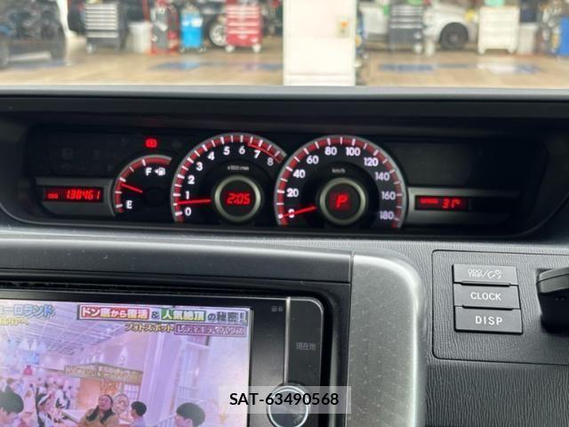 Toyota VOXY 2013-08 8667124-14