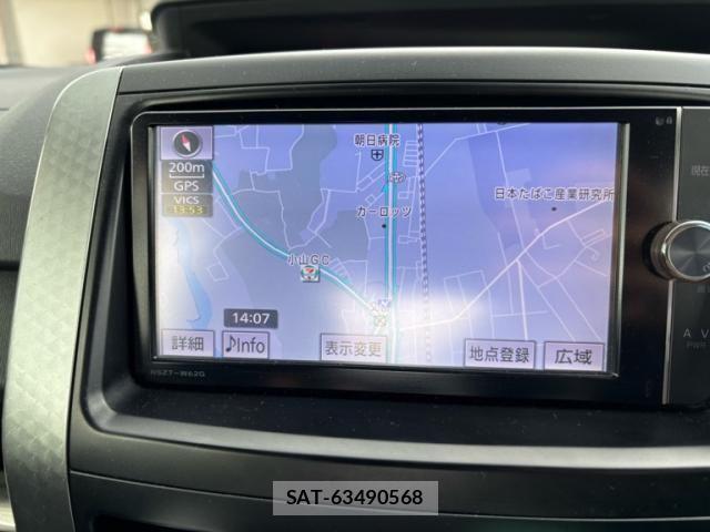 Toyota VOXY 2013-08 8667124-16