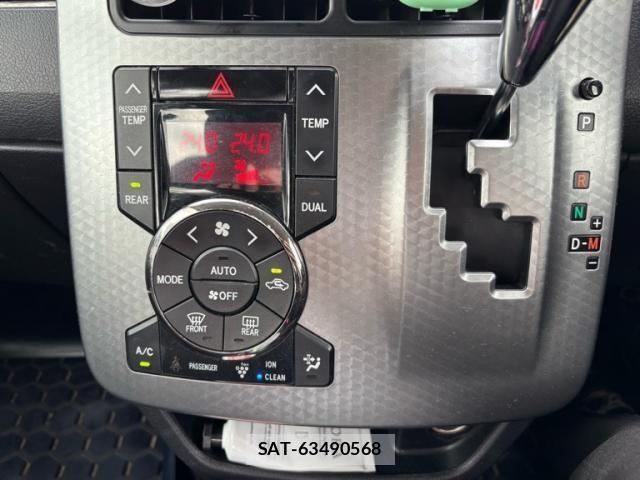 Toyota VOXY 2013-08 8667124-18